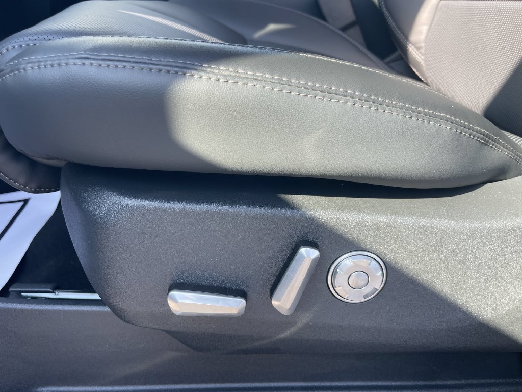 New 2026 Lincoln Navigator L Reserve AWD/4WD image 18