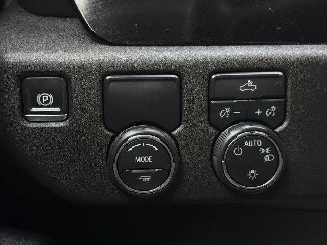 Used 2025 Chevrolet Silverado 1500 LT w/ Texas Edition Plus RWD image 22
