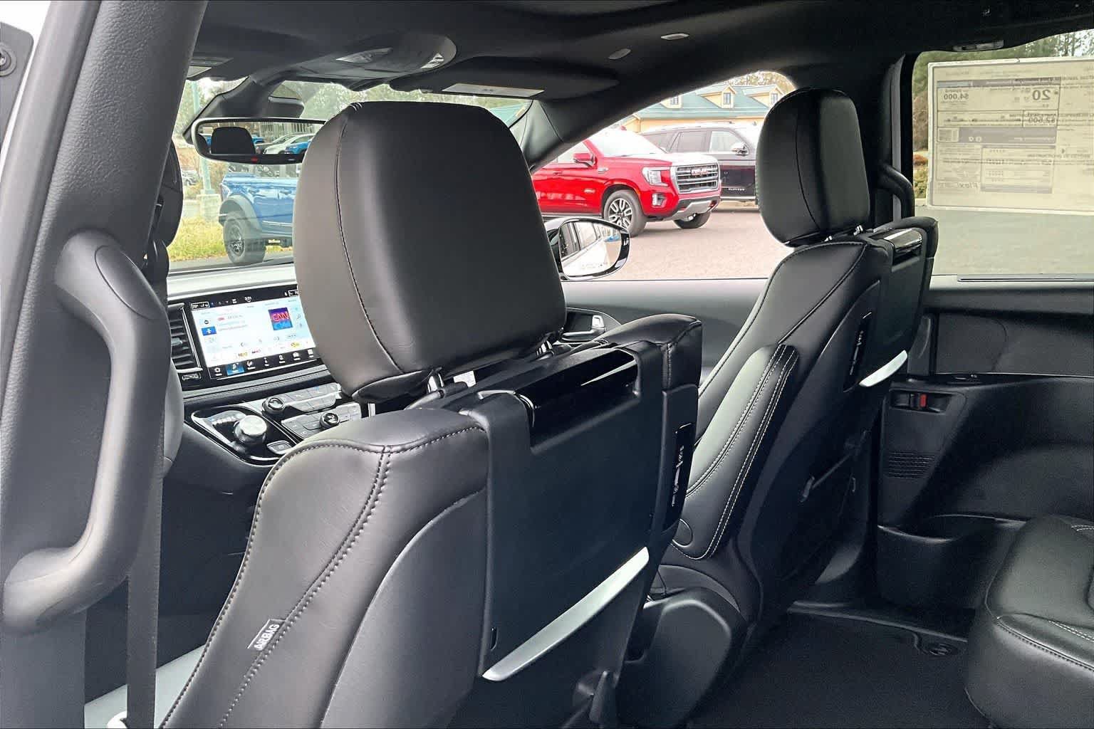 New 2026 Chrysler Pacifica Select AWD/4WD image 12
