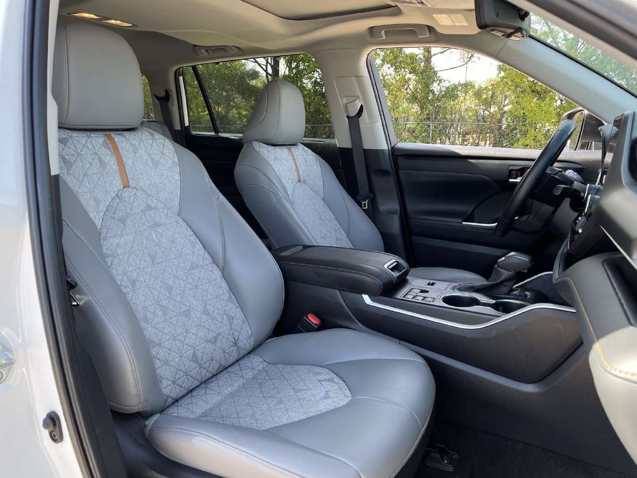 Used 2023 Toyota Highlander Bronze Edition FWD image 25