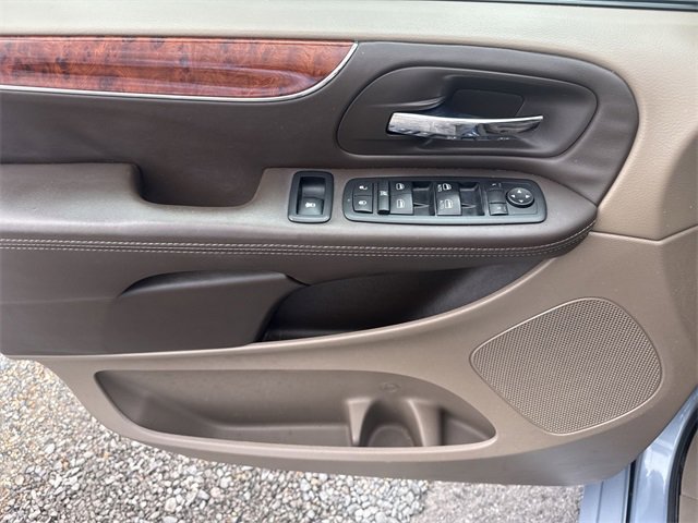 Used 2013 Chrysler Town & Country Touring image 13