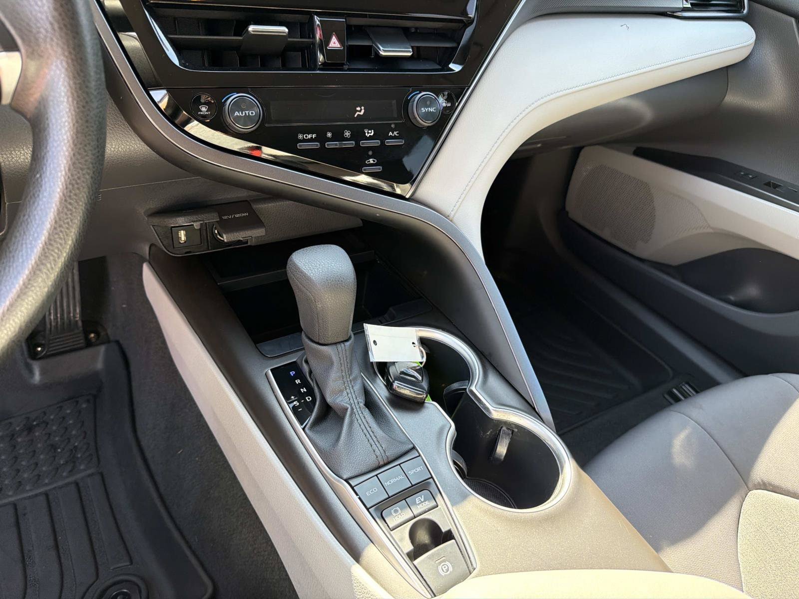 Used 2023 Toyota Camry LE FWD image 31