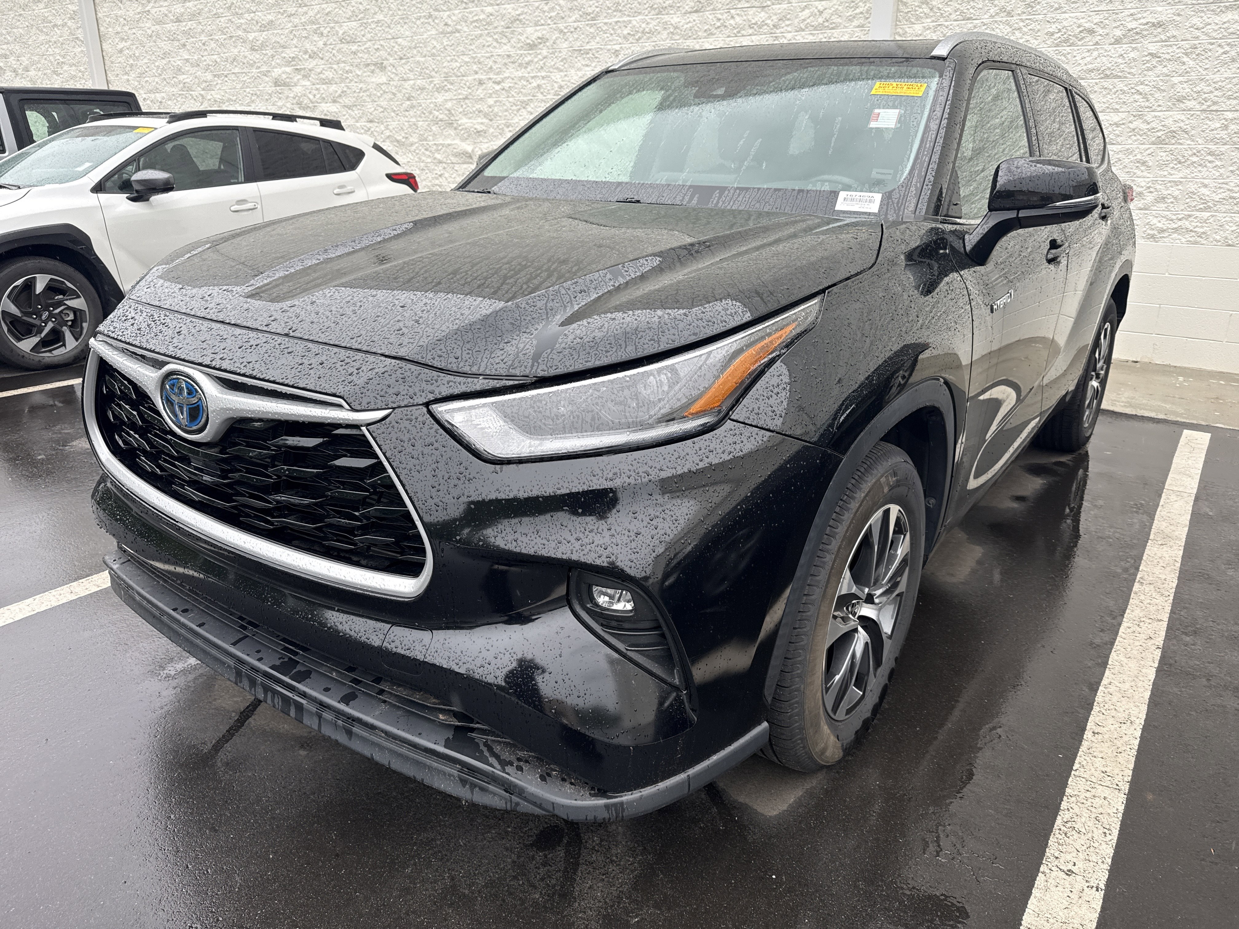 Used 2021 Toyota Highlander XLE FWD image 6