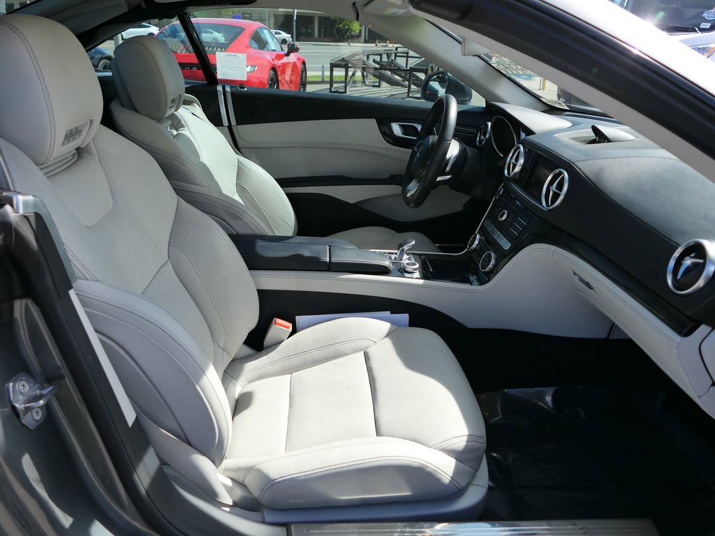 Used 2019 Mercedes-Benz SL 550 image 26