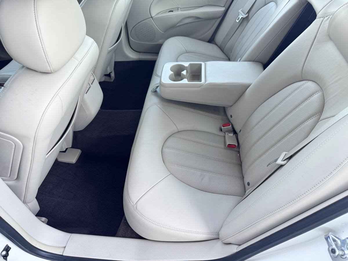 Used 2008 Buick Lucerne CXS FWD image 28