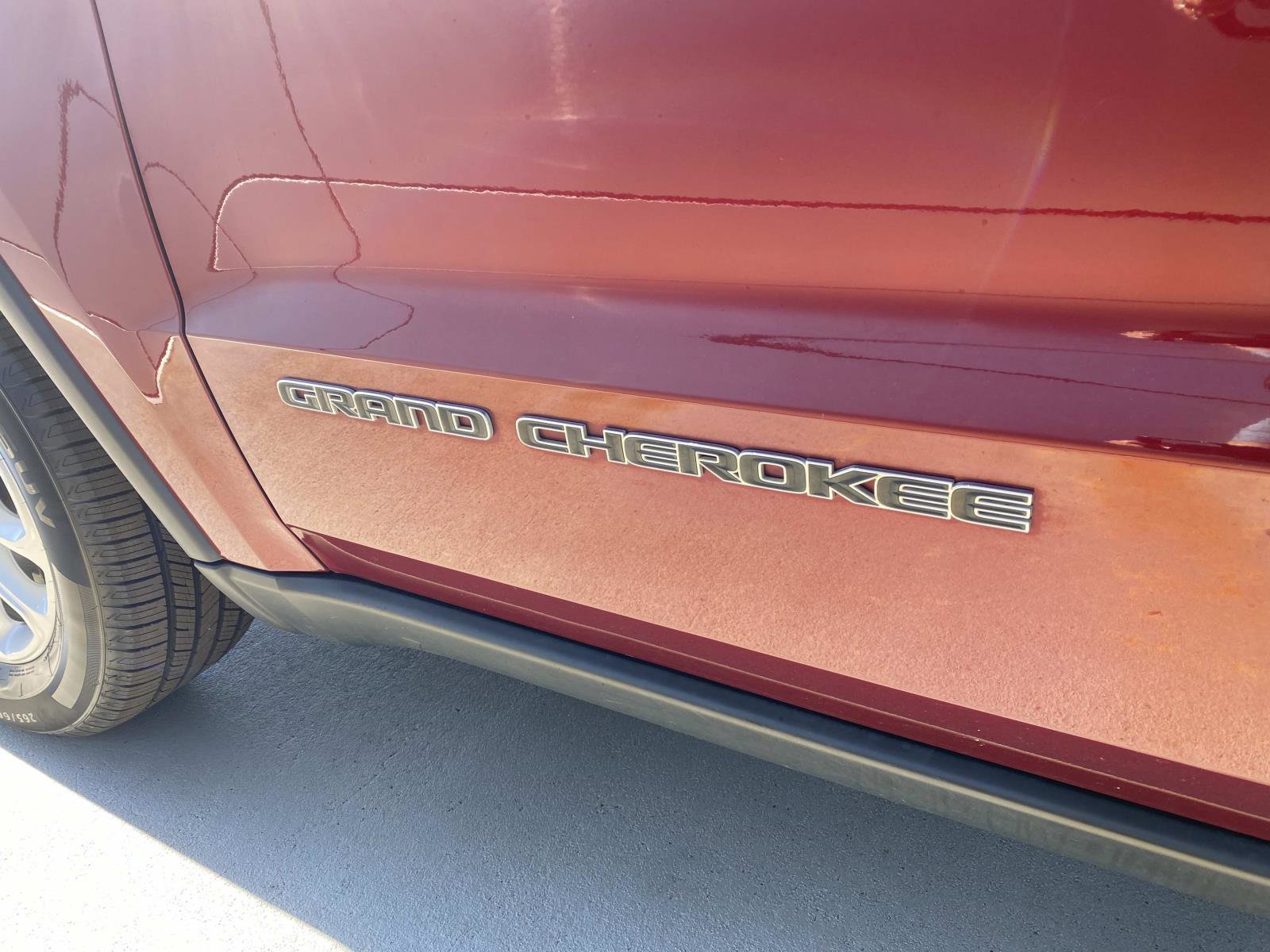 Used 2021 Jeep Grand Cherokee Laredo X image 12