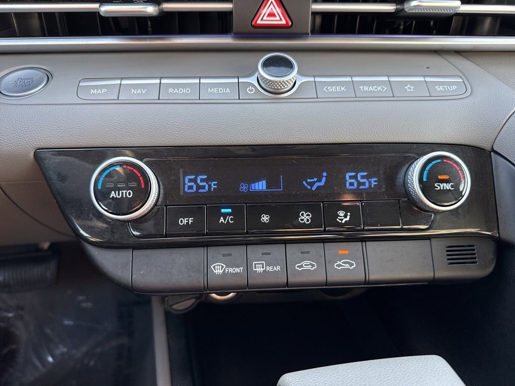 Used 2024 Hyundai Elantra SEL image 17