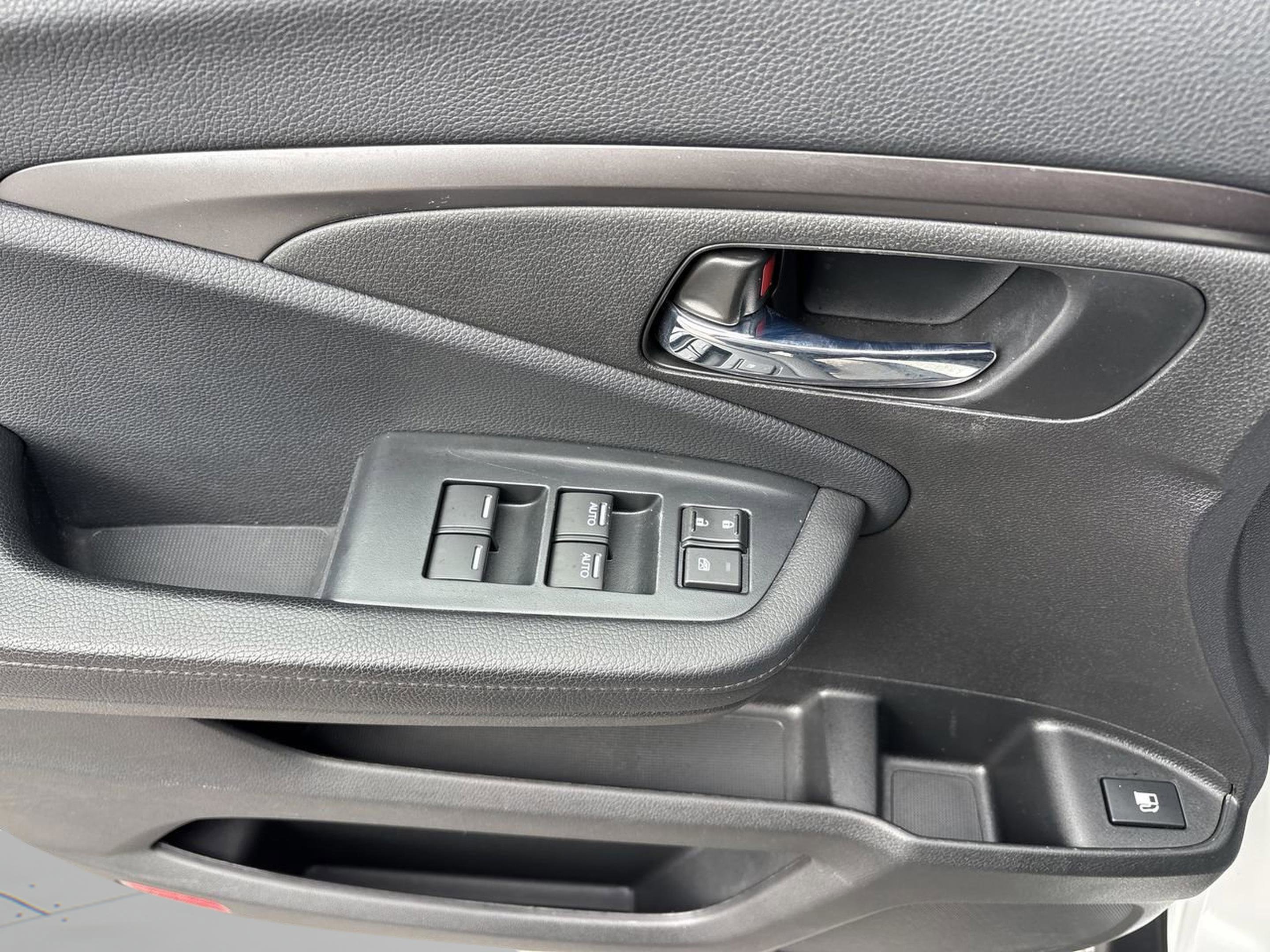 Used 2022 Honda Pilot Sport image 17