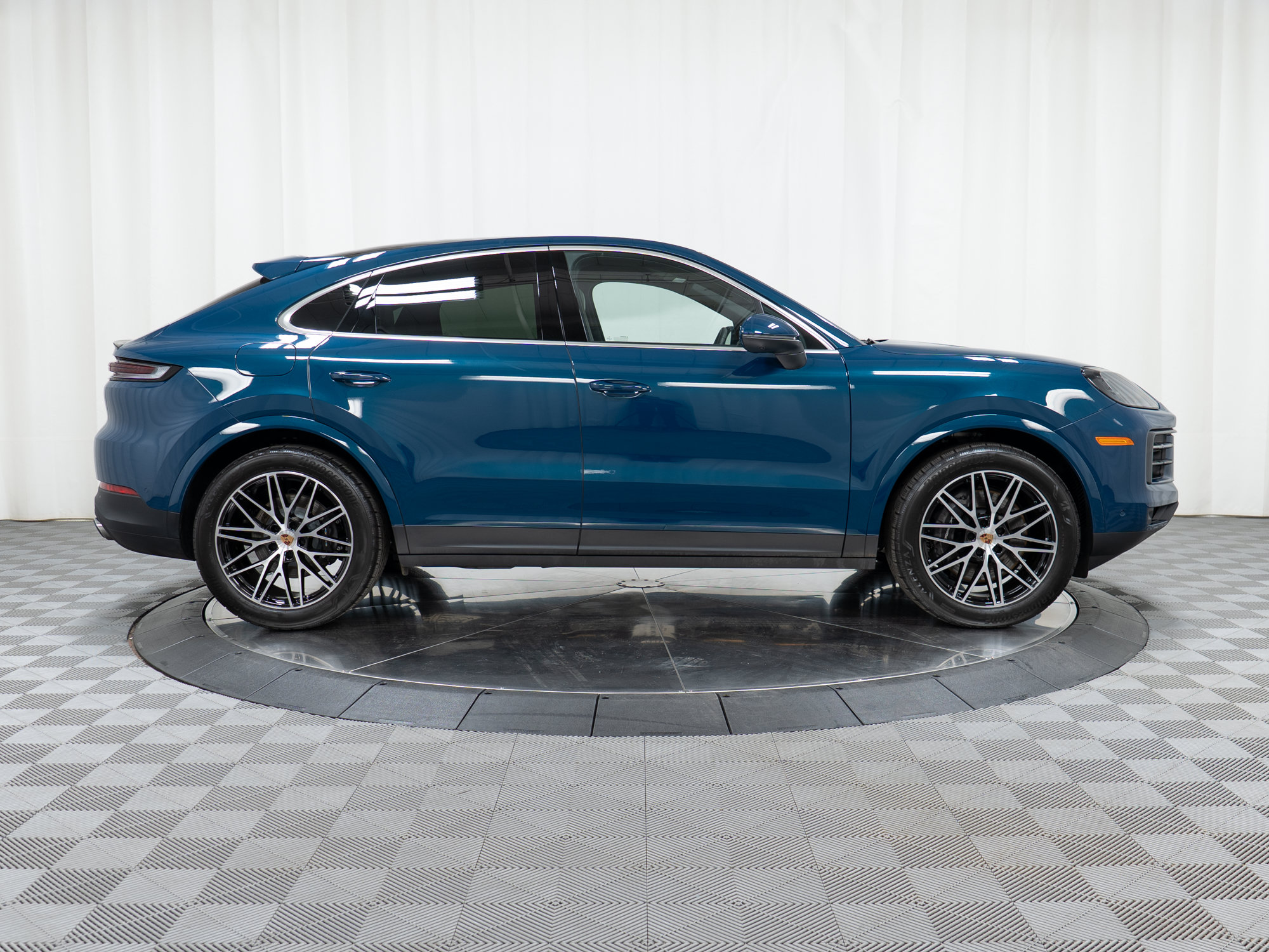 Certified 2026 Porsche Cayenne Coupe AWD/4WD image 8