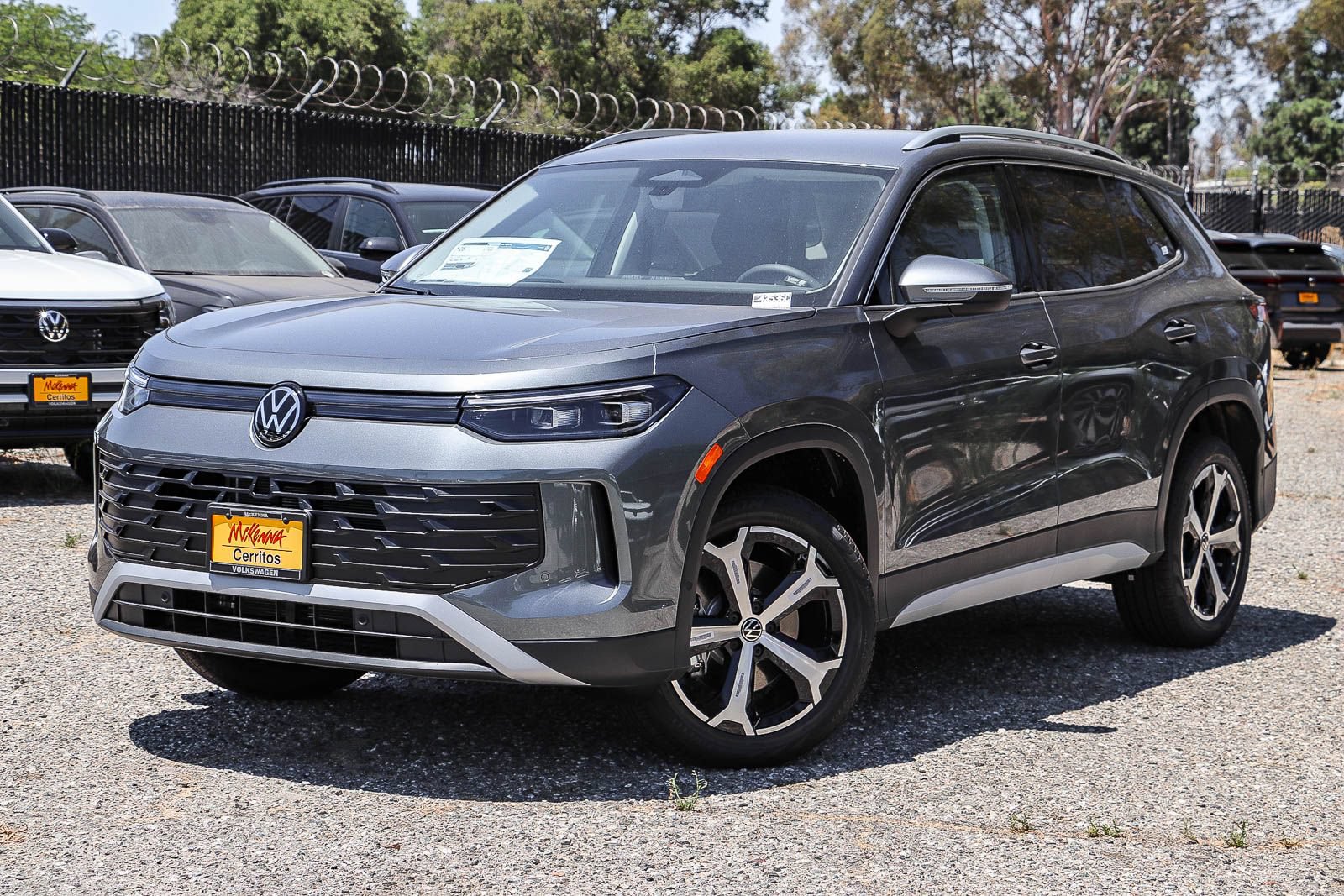 New 2026 Volkswagen Tiguan SE AWD/4WD image 1