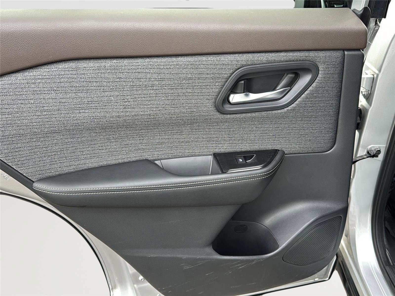 Used 2022 Nissan Rogue SV image 29