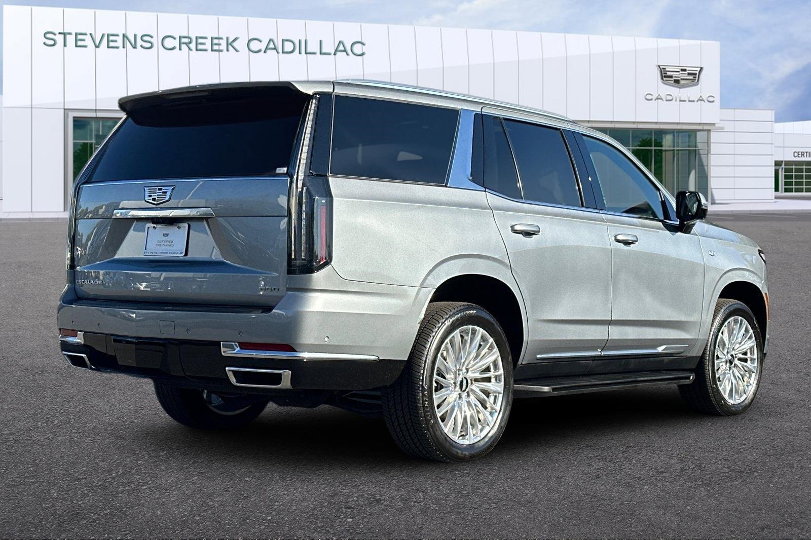 Used 2025 Cadillac Escalade Premium Luxury image 3