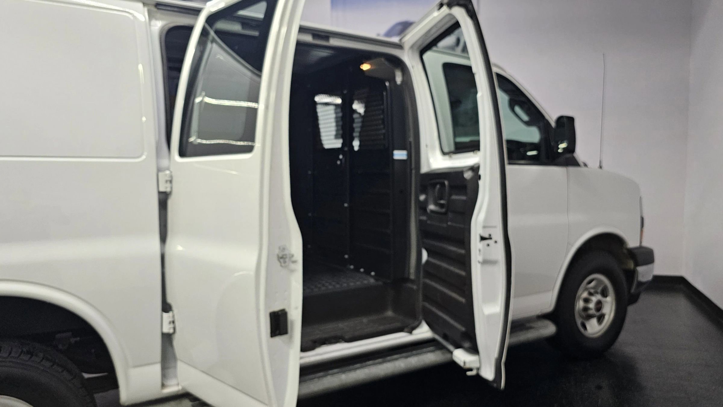 Used 2019 GMC Savana 2500 w/ Driver Convenience Package RWD image 37