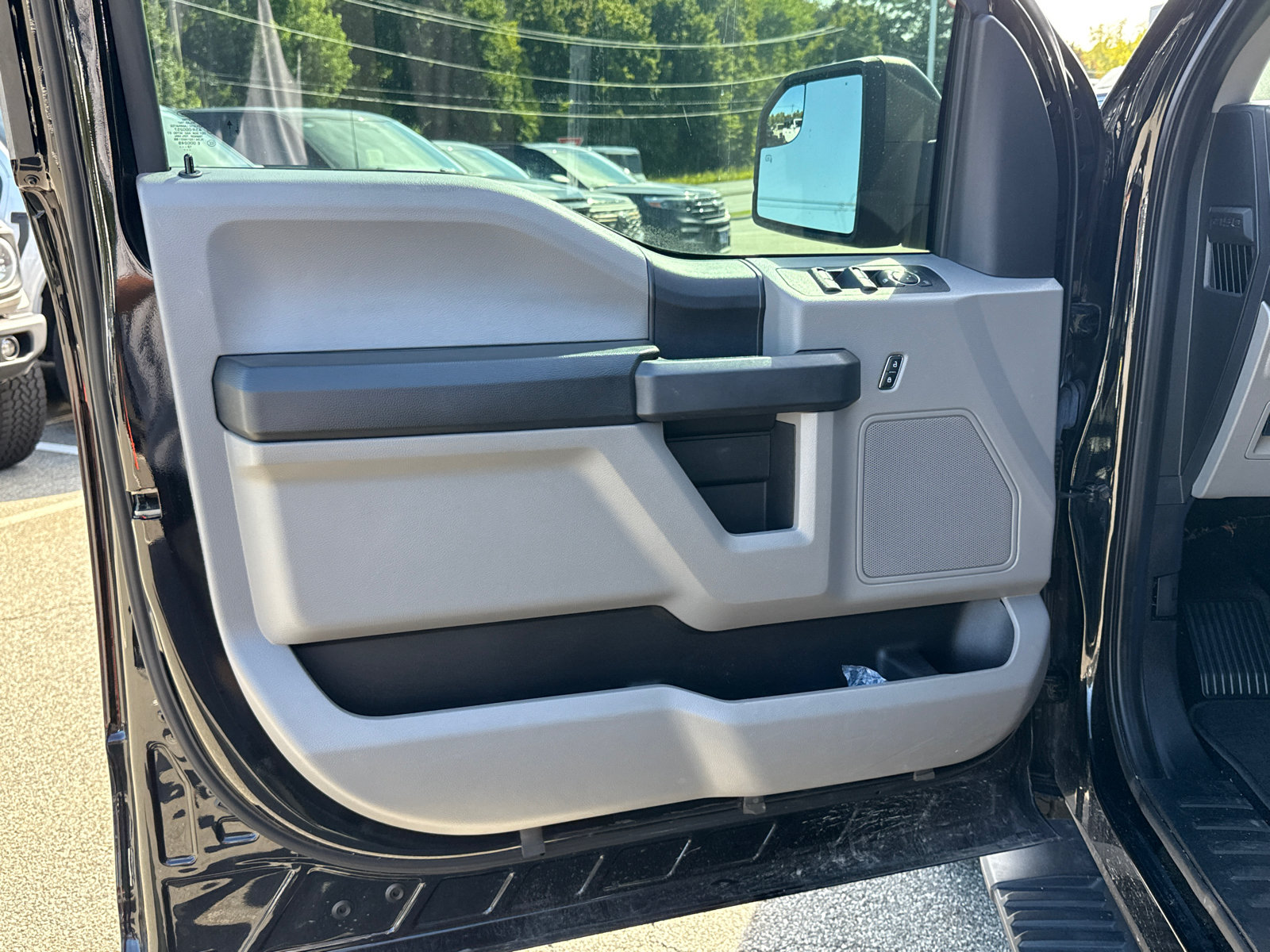 Used 2020 Ford F150 XL w/ Equipment Group 101A Mid AWD/4WD image 9