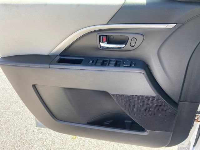 Used 2012 MAZDA MAZDA5 Sport FWD image 16