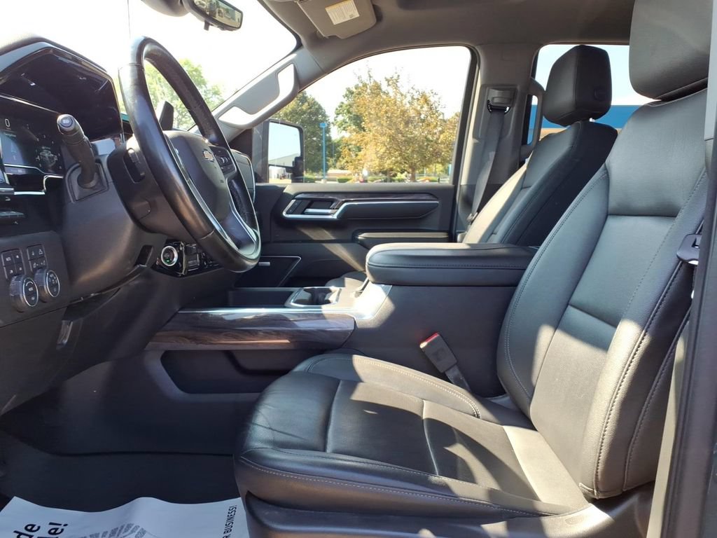 Used 2025 Chevrolet Silverado 2500 LTZ w/ LTZ Convenience Package AWD/4WD image 11