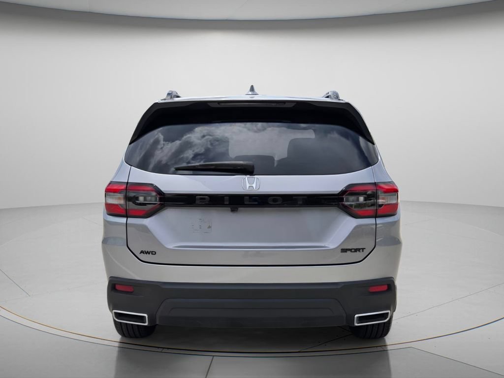 Used 2025 Honda Pilot Sport image 5