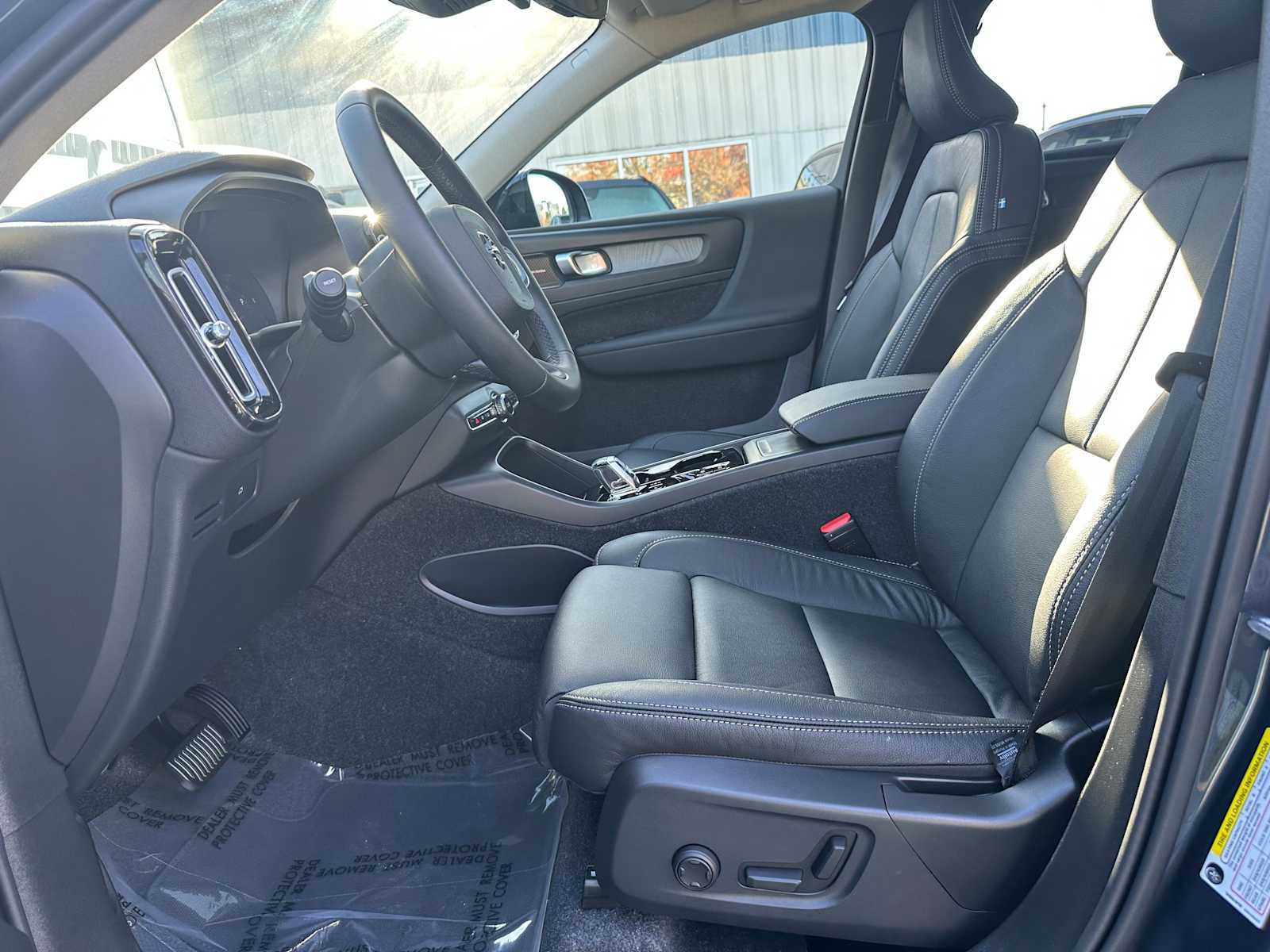 New 2026 Volvo XC40 B5 Ultra w/ Protection Package Premier image 19