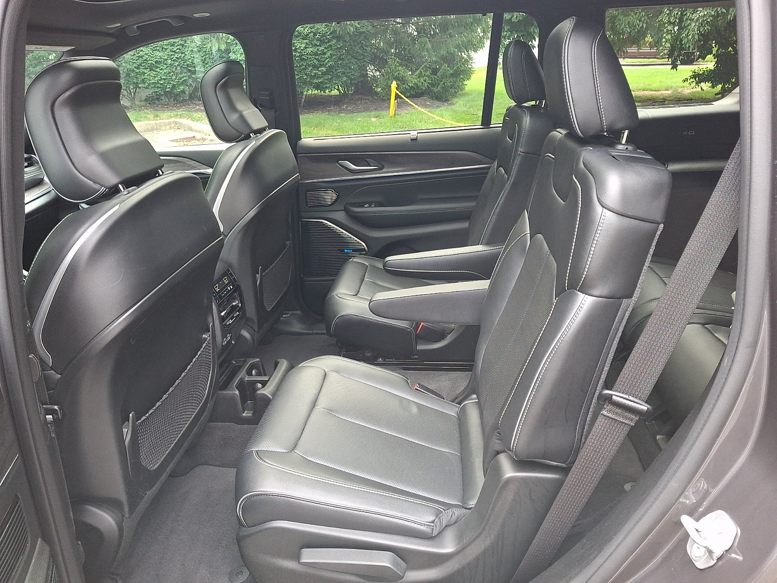 Used 2021 Jeep Grand Cherokee L Overland w/ Luxury Tech Group IV AWD/4WD image 11