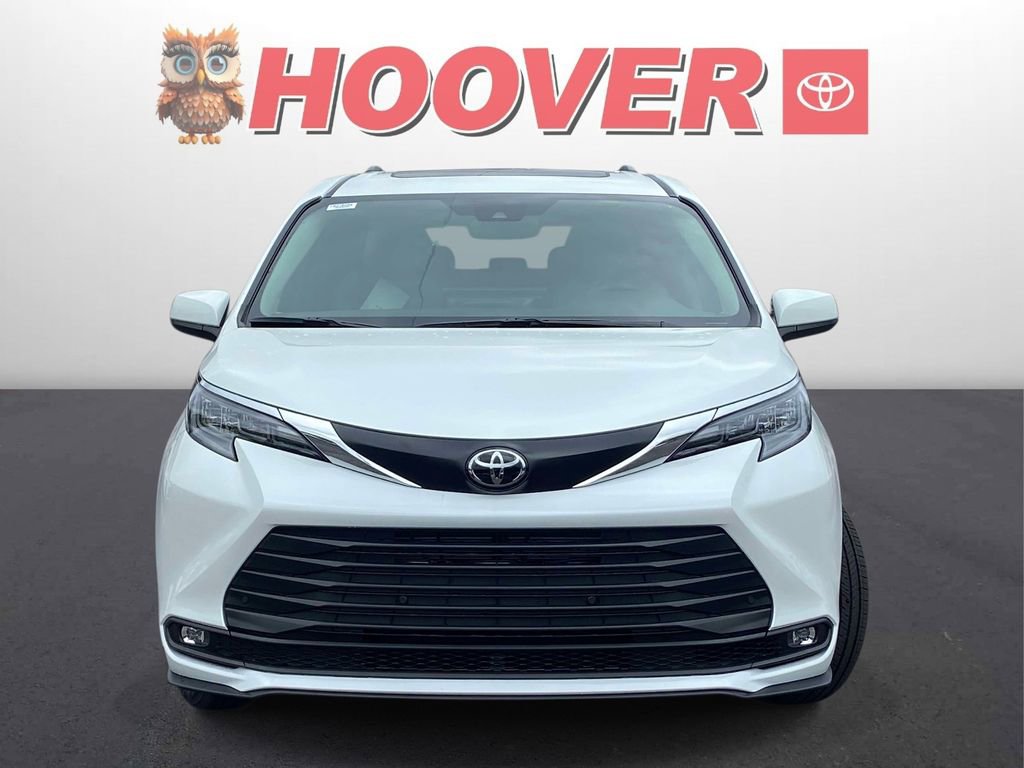 New 2026 Toyota Sienna XLE FWD image 5