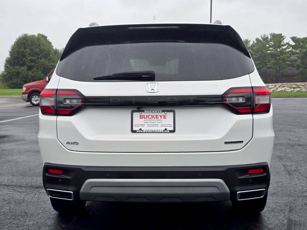 Used 2025 Honda Pilot Touring image 7