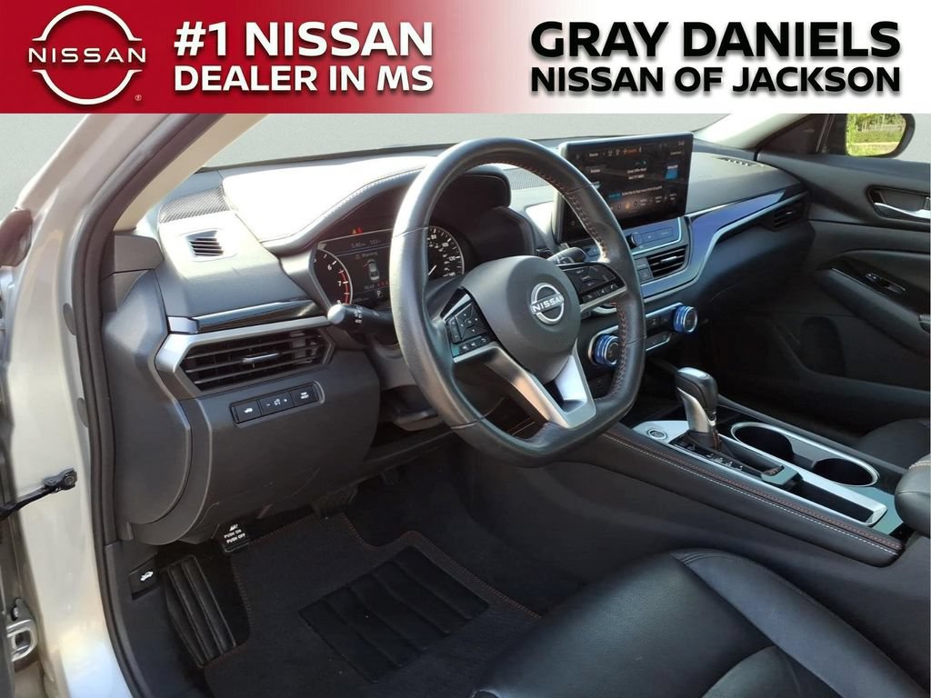 Used 2024 Nissan Altima 2.5 SR w/ SR Premium Package FWD image 9
