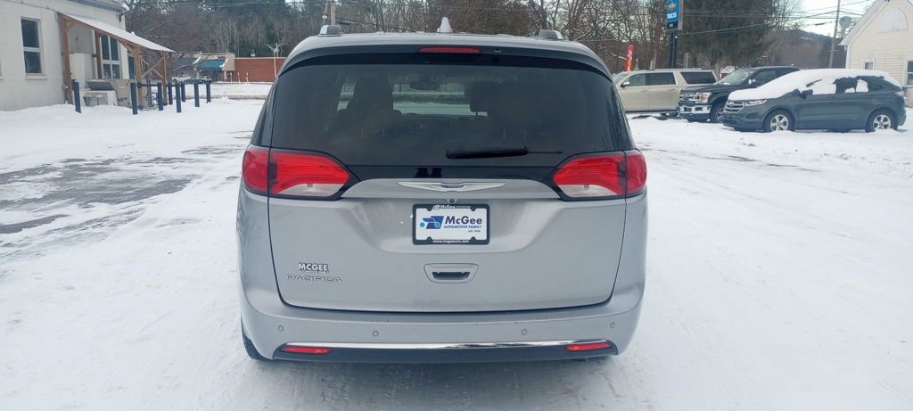 Used 2018 Chrysler Pacifica Touring-L Plus w/ Tire & Wheel Group image 6