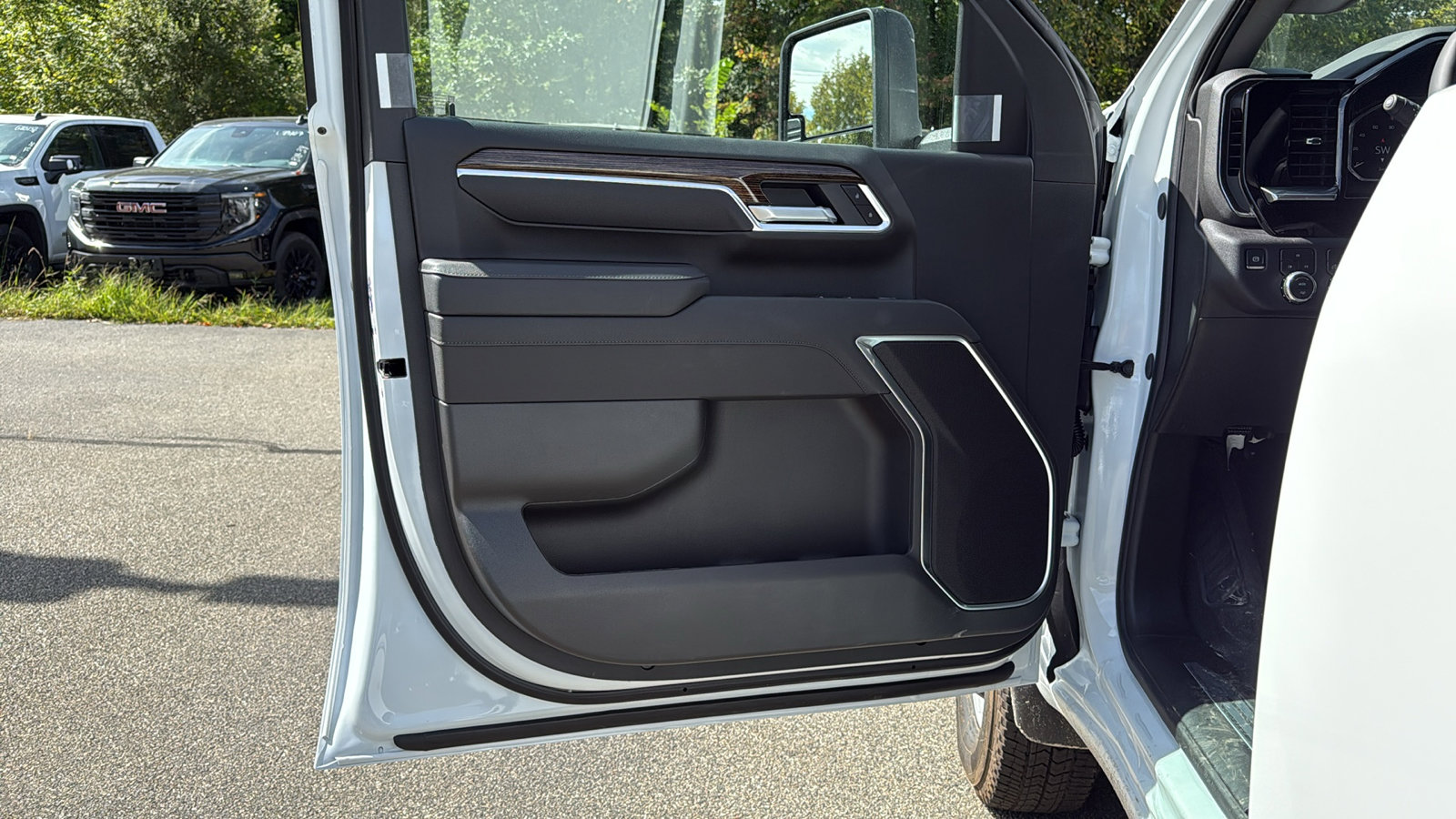 New 2026 GMC Sierra 3500 SLE w/ SLE Convenience Package image 5