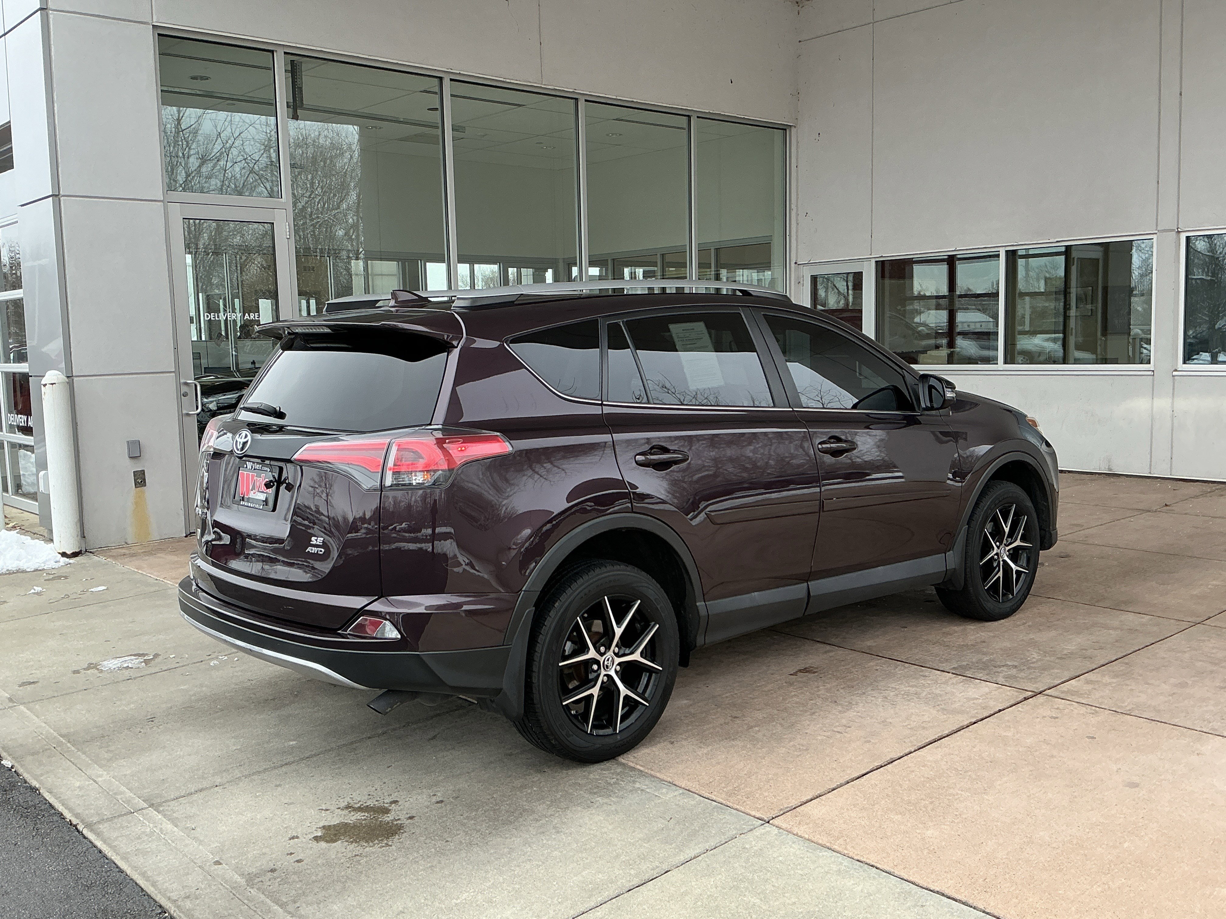 Used 2017 Toyota RAV4 SE image 22