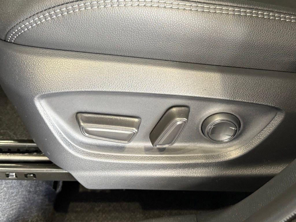 Used 2026 Toyota Corolla Cross XLE image 18