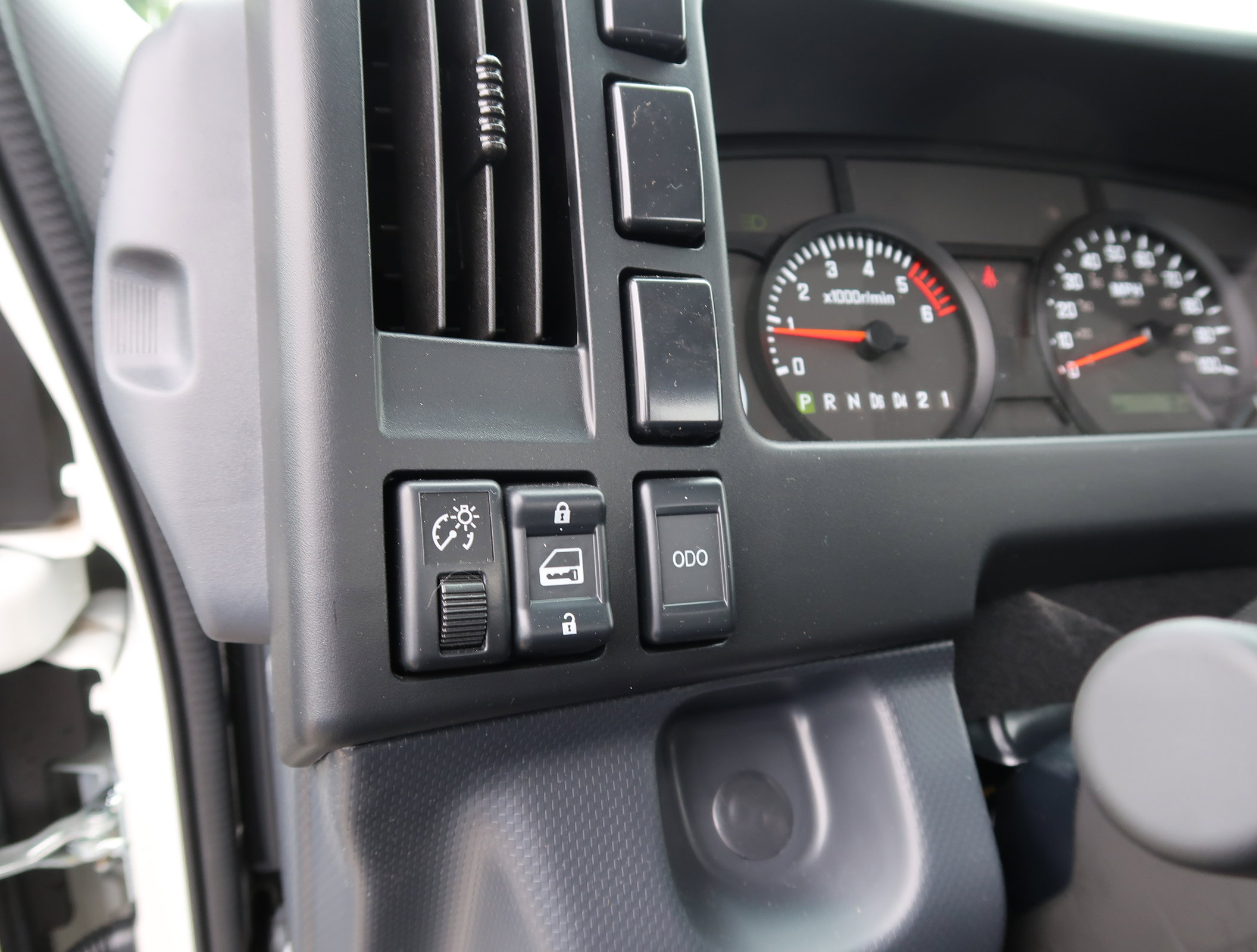 New 2025 Chevrolet Low Cab Forward image 9