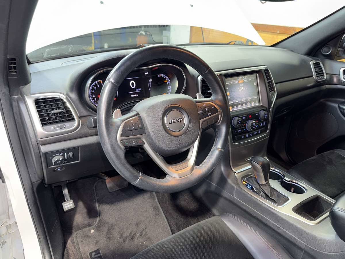 Used 2017 Jeep Grand Cherokee Altitude RWD image 17