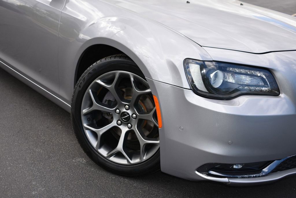 Used 2018 Chrysler 300 S w/ 300S Premium Group RWD image 3