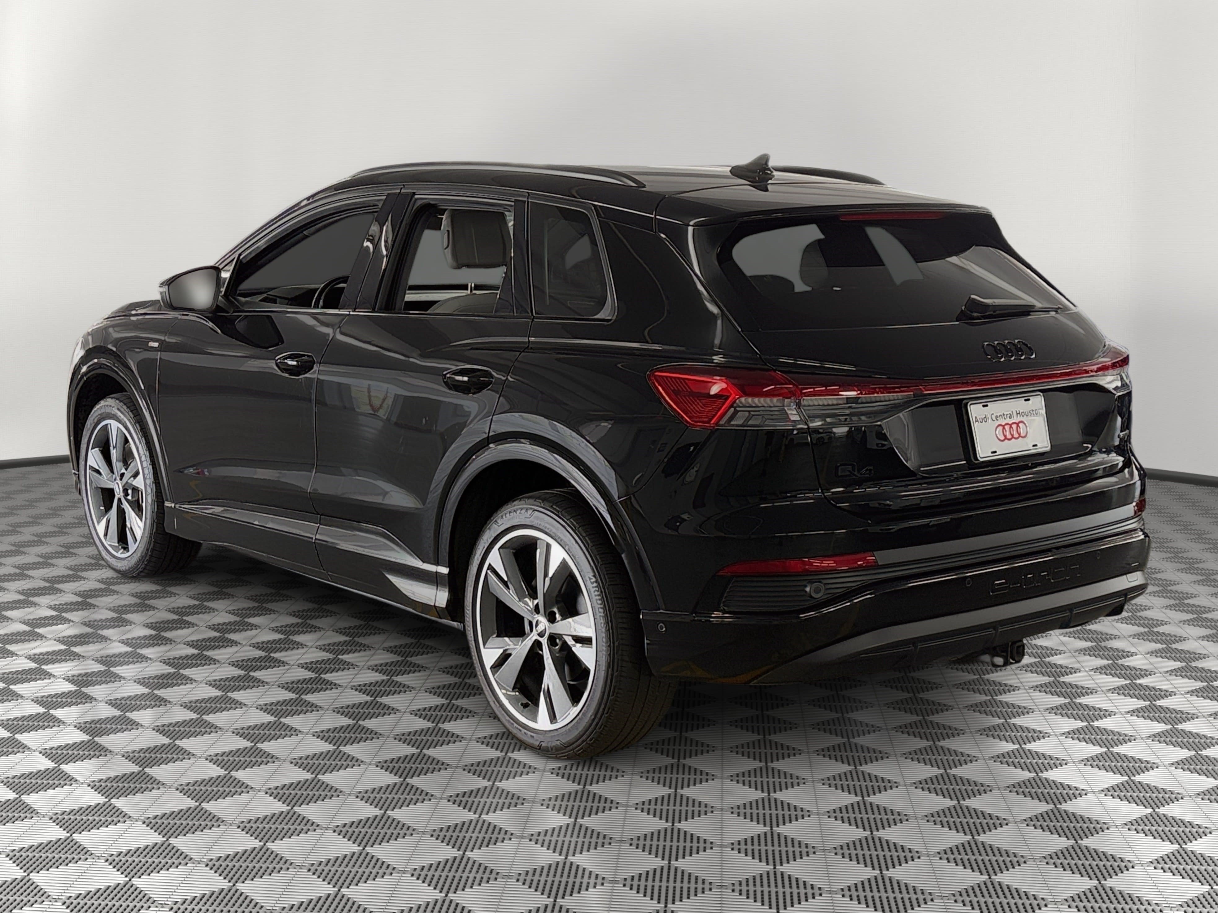 Certified 2023 Audi Q4 e-tron Premium Plus w/ Premium Plus AWD/4WD image 3