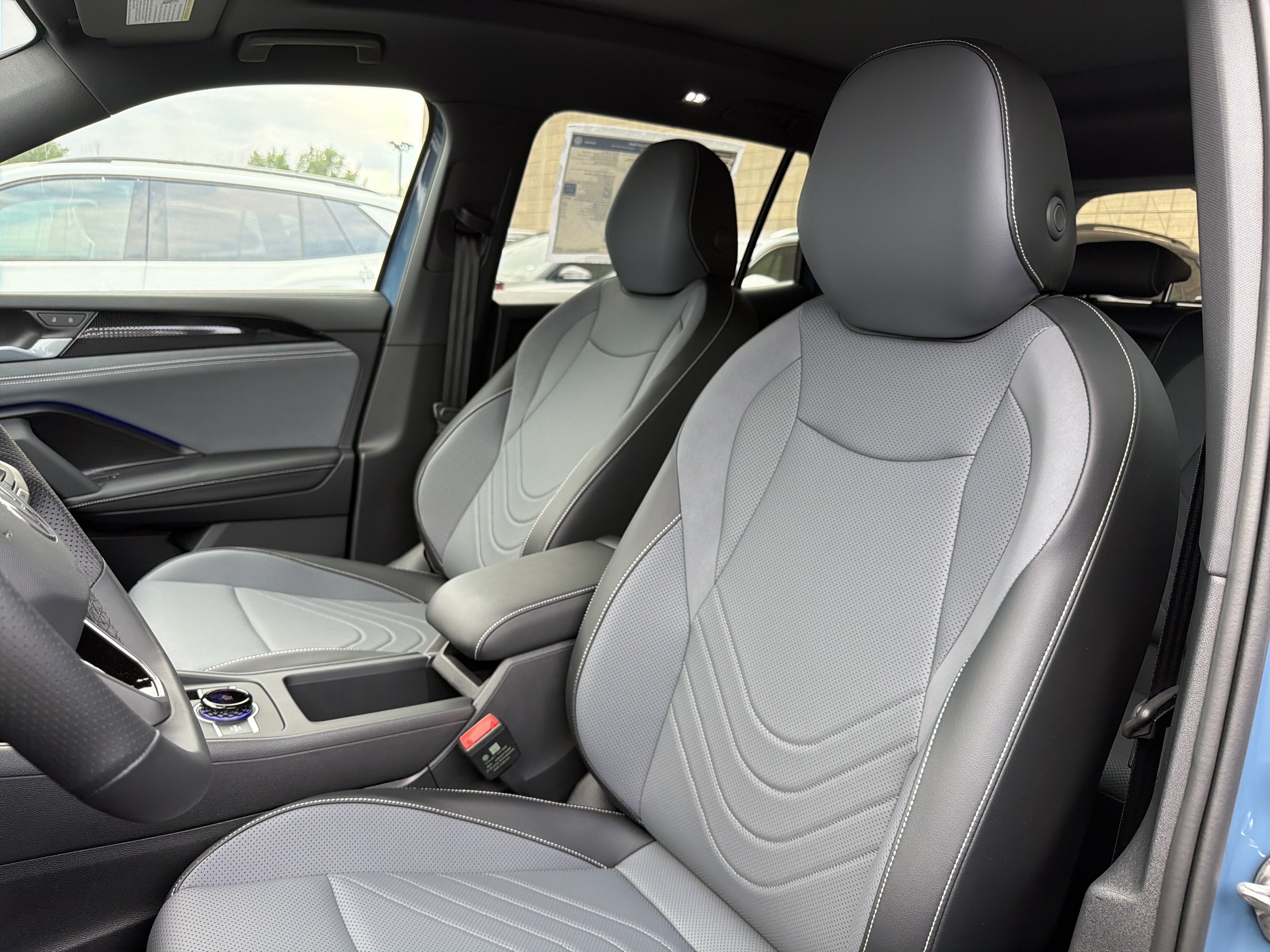 New 2026 Volkswagen Tiguan SE R-Line AWD/4WD image 8
