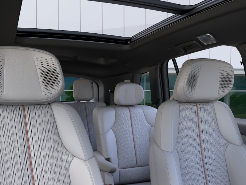 New 2027 Cadillac Vistiq Luxury w/ LPO, Floor Liner Package AWD/4WD image 24