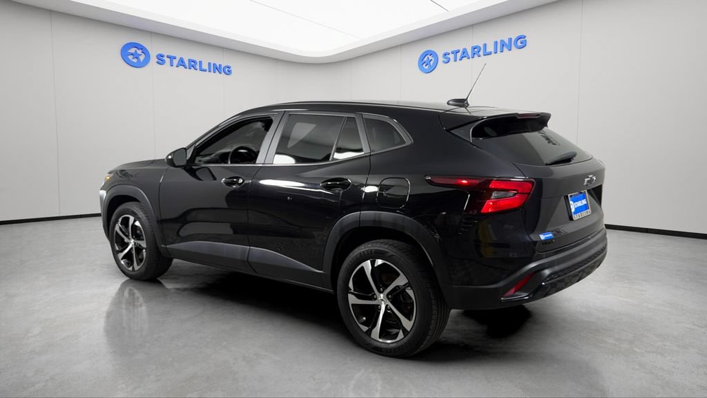 Used 2024 Chevrolet Trax RS w/ Sunroof Package FWD image 6