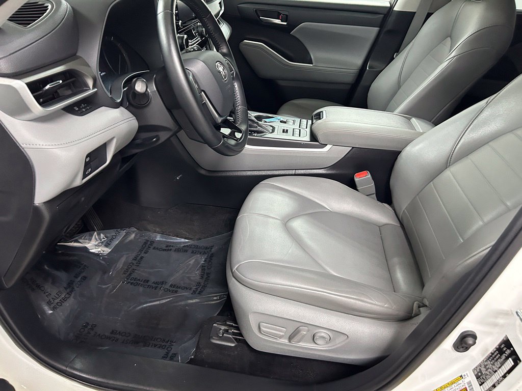 Certified 2021 Toyota Highlander XLE AWD/4WD image 12