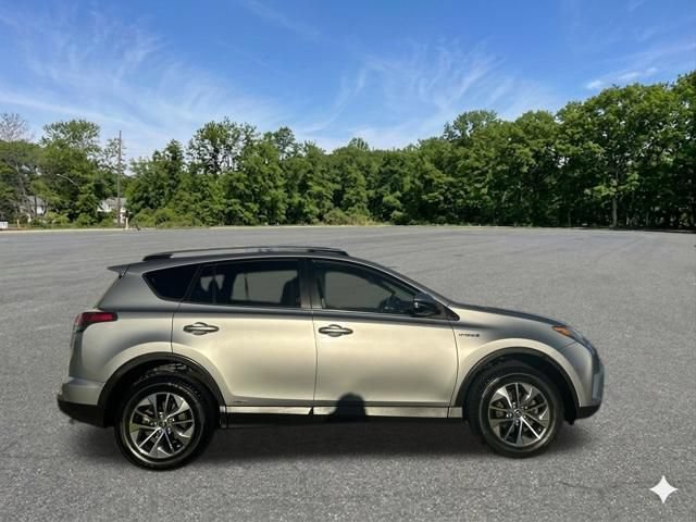 Used 2017 Toyota RAV4 XLE w/ Carpet Mat Package AWD/4WD image 8