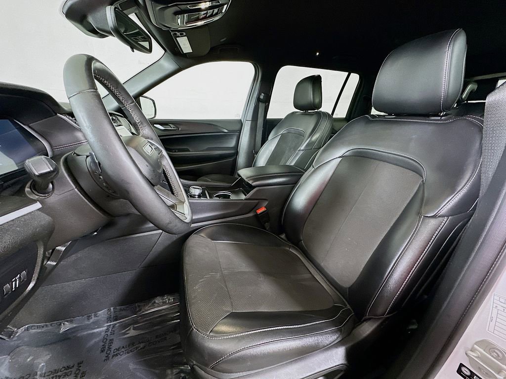 Used 2024 Jeep Grand Cherokee L Laredo image 16