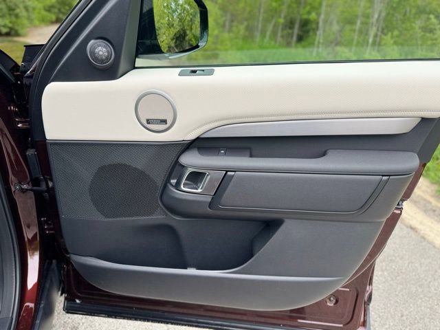 New 2026 Land Rover Discovery Limited Edition AWD/4WD image 18