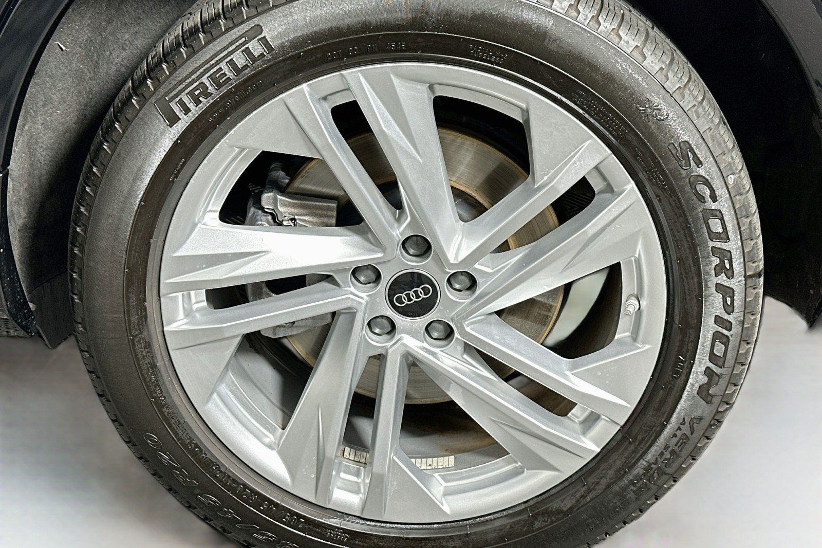 Used 2023 Audi Q7 2.0T Premium w/ Towing Package AWD/4WD image 11