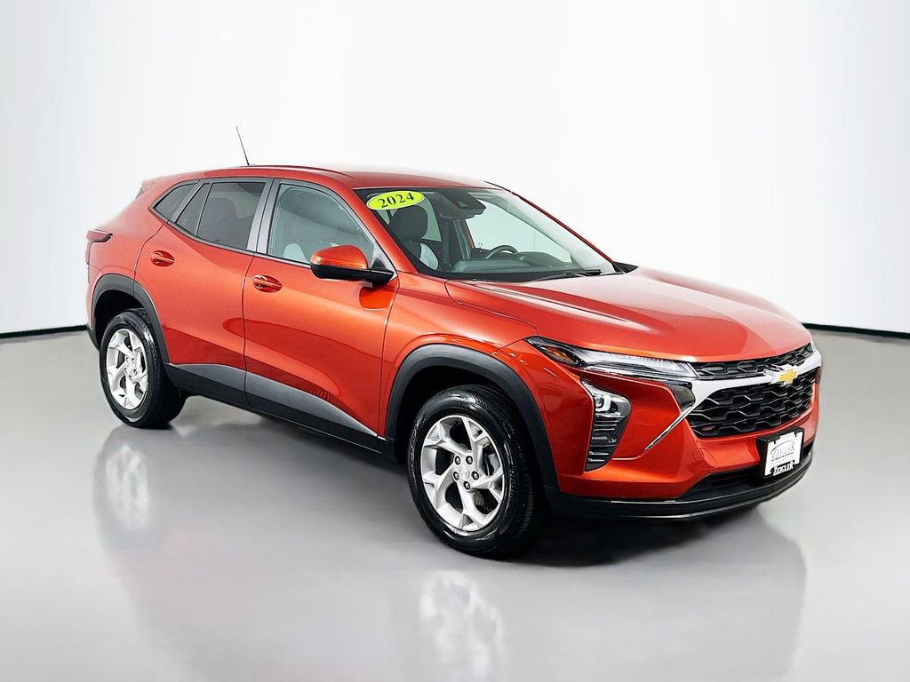 Used 2024 Chevrolet Trax LS w/ LS Convenience Package FWD image 3