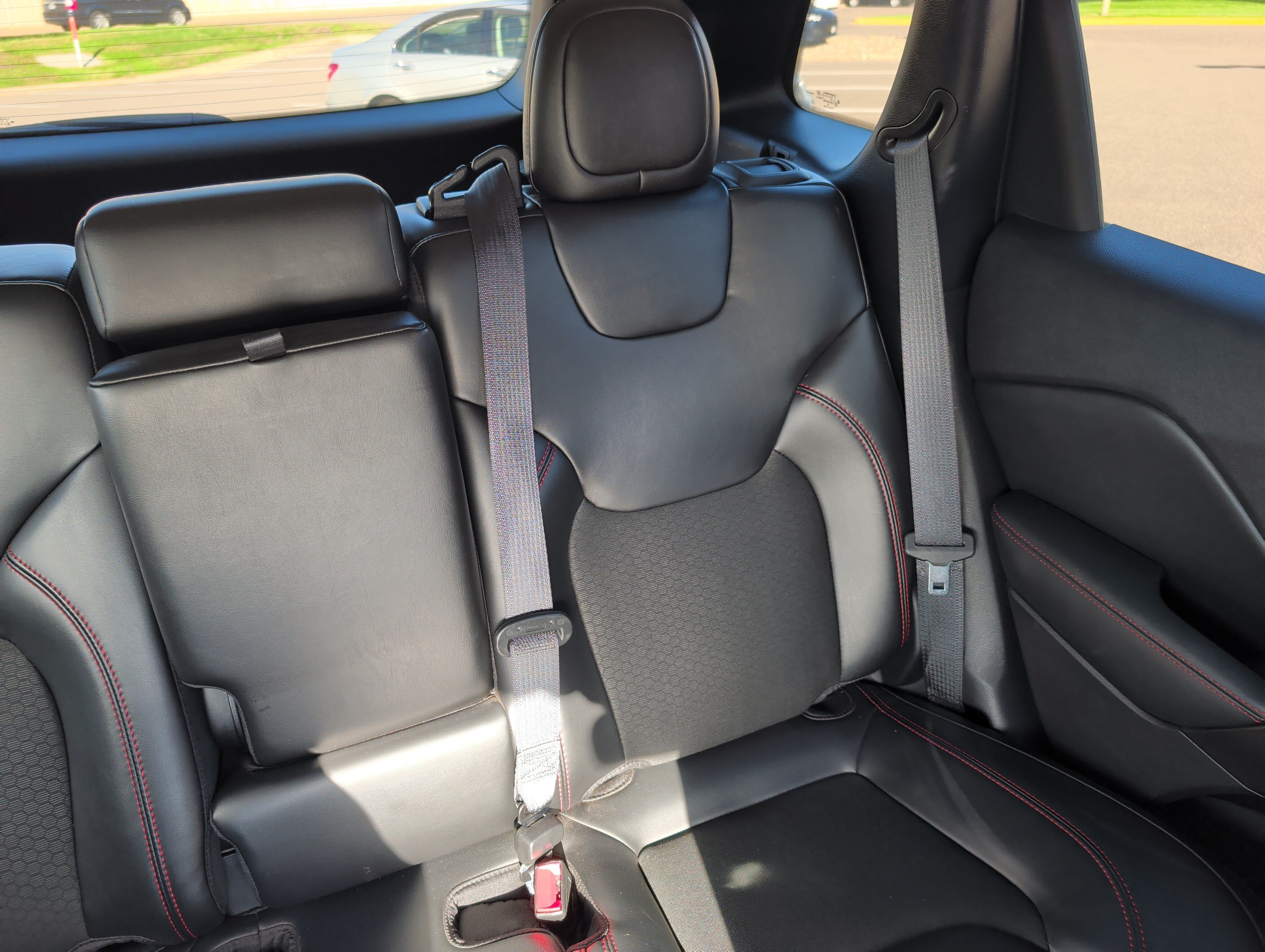 Used 2020 Jeep Cherokee Trailhawk w/ Cold Weather Group AWD/4WD image 14