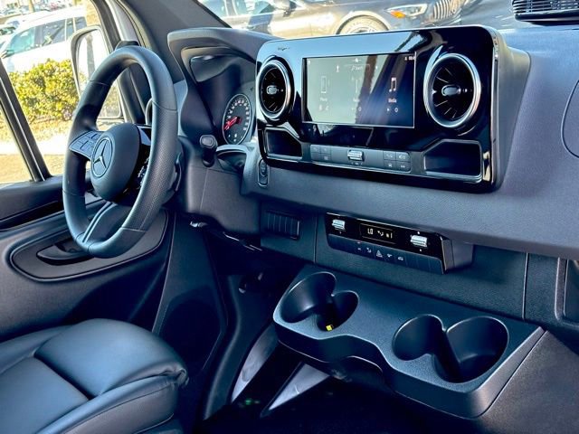 Used 2025 Mercedes-Benz Sprinter 3500 image 30