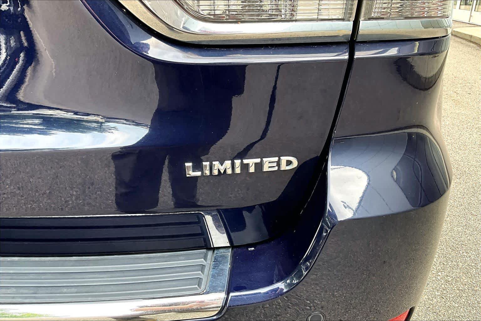 Used 2018 Jeep Grand Cherokee Limited AWD/4WD image 10