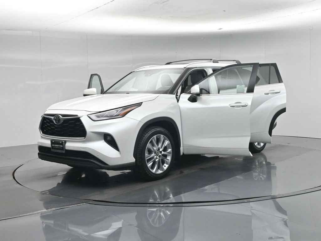 Used 2022 Toyota Highlander Limited FWD image 37