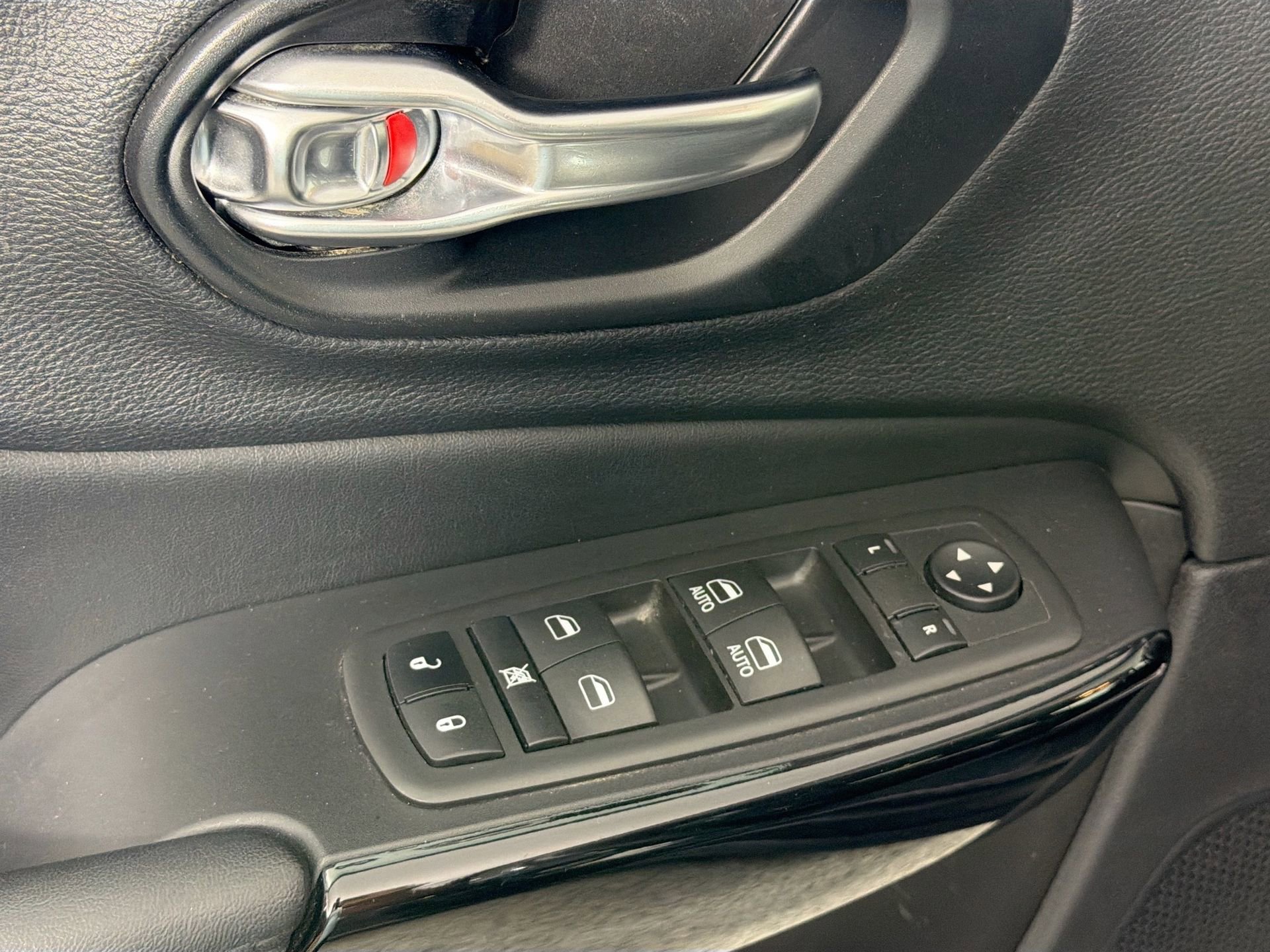 Used 2021 Jeep Cherokee Latitude Plus w/ Sun & Sound Group image 18