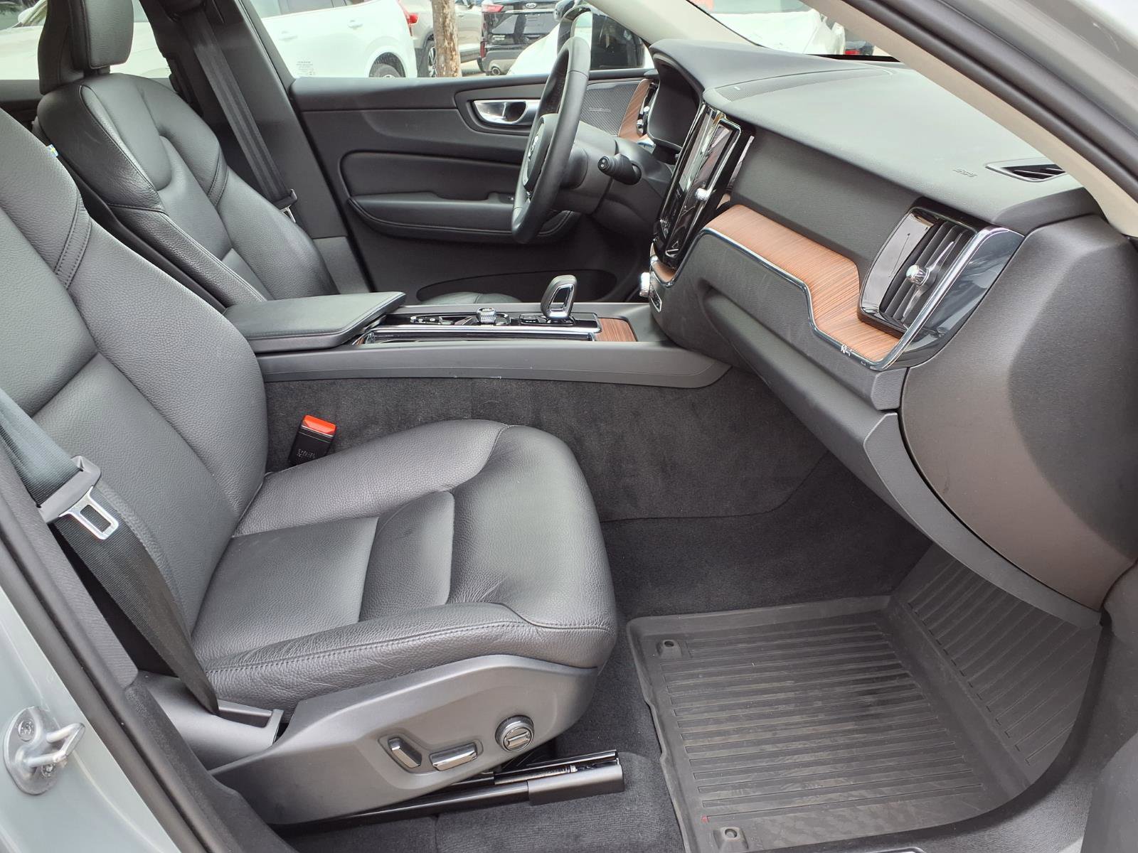 Certified 2024 Volvo XC60 B5 Plus w/ Climate Package image 11