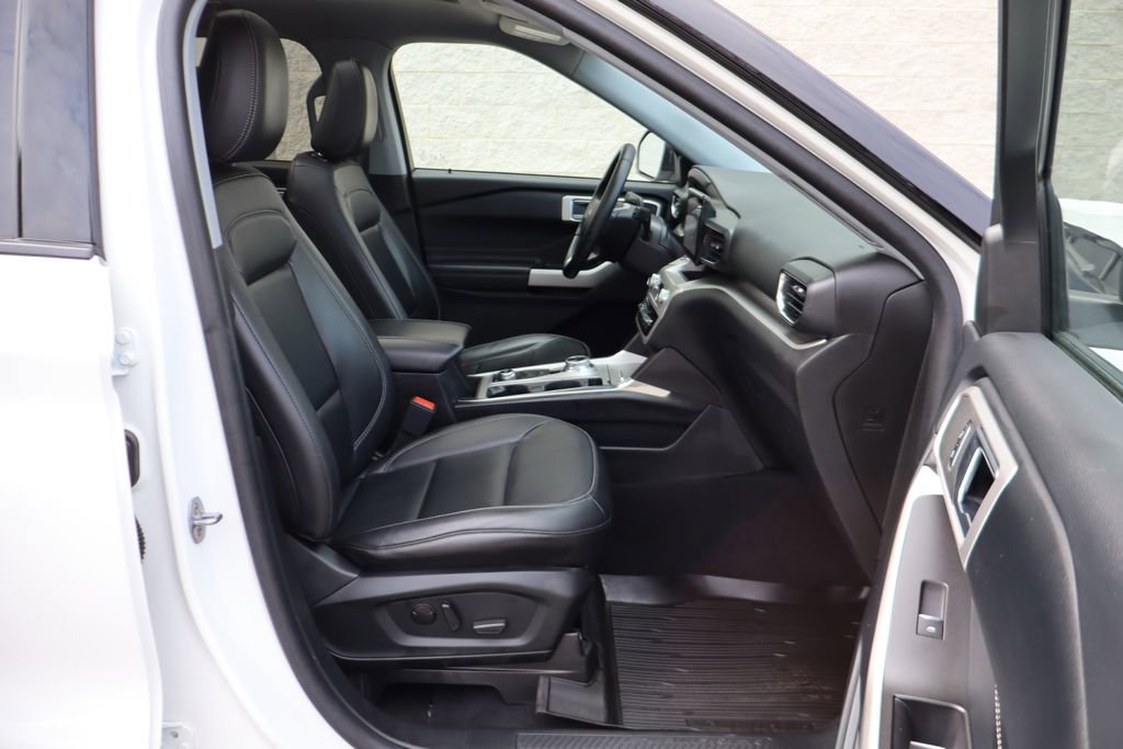 Used 2021 Ford Explorer XLT w/ Equipment Group 202A image 32